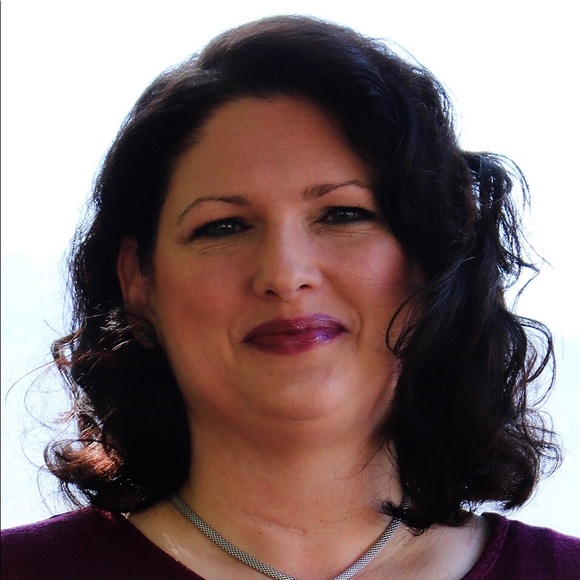 Meet your Posher, Lisa - Picture 1 of 1